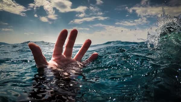 فوت ۲ جوان در جاسک بر اثر شنا در گودال آب باران