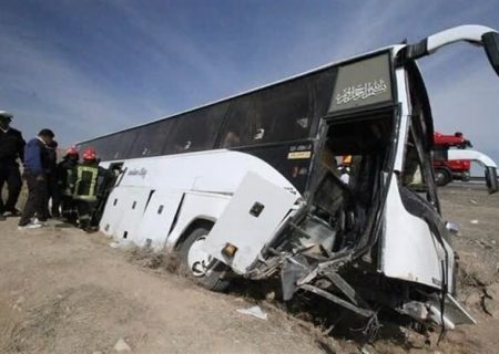واژگونی اتوبوس مسافربری بندرعباس در یزد با ۱۳ زخمی