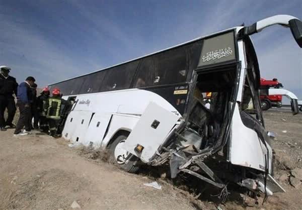 واژگونی اتوبوس مسافربری بندرعباس در یزد با ۱۳ زخمی